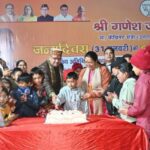 विधानसभा में पारित हुए यूसीसी बिल के लिए सीएम धामी को बधाई देते कैबिनेट मंत्री गणेश जोशी