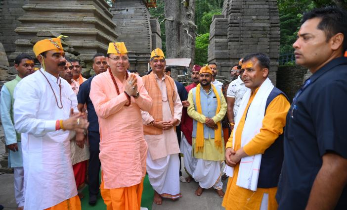 सीएम ने टिहरी के भूस्खलन प्रभावित क्षेत्र में राहत कार्य तेज करने के दिये निर्देश