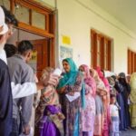 जम्मू-कश्मीर में दस साल बाद हो रहे विधानसभा चुनाव के पहले चरण के लिए वोटिंग जारी