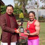 मुख्यमंत्री धामी ने बॉडी बिल्डर प्रतिभा थपलियाल को किया सम्मानित