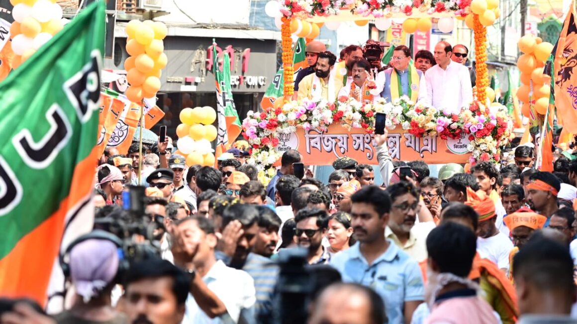 बंगाल के चुनावी रण में उत्तराखंड के ‘धाकड़’ धामी की एंट्री, बनगांव में दिखा जनसैलाब